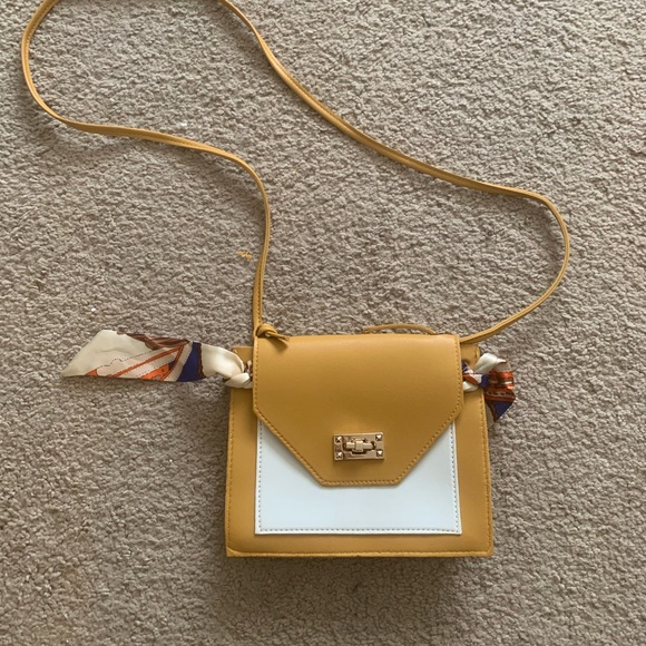 SHEIN Reilly scarf decor crossbody mini purse yellow - Picture 4 of 6